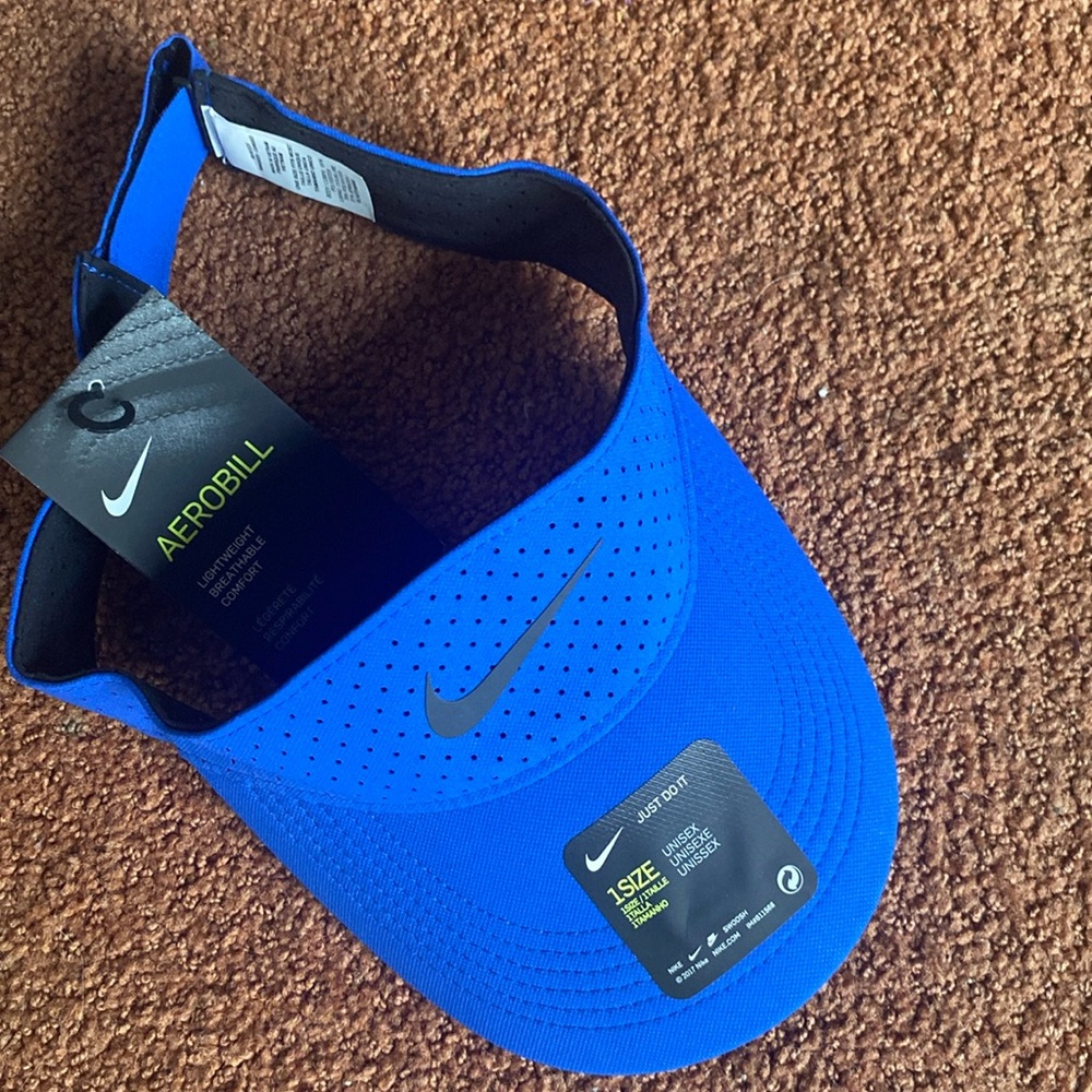 NWT Nike Areobill Visor